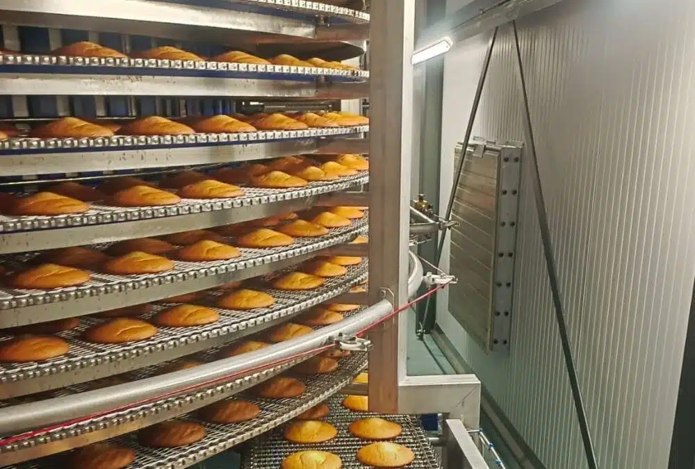 Koeltoren in bedrijf industriële bakkerij